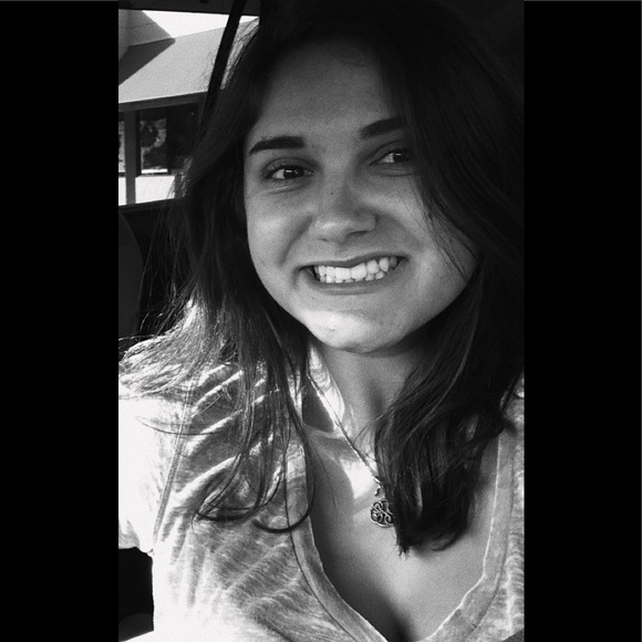 Meet your Posher, Emily - Picture 1 of 1